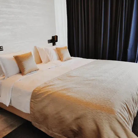 Sky Hotel apartamentowy 4*